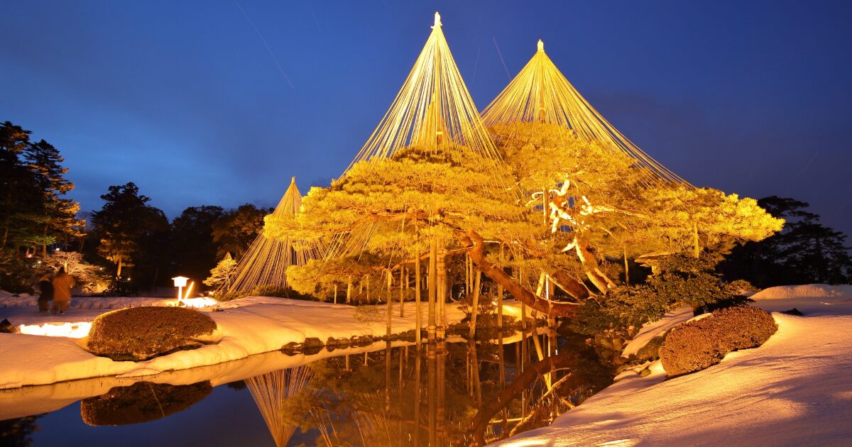 兼六園の雪吊りと夜のライトアップ