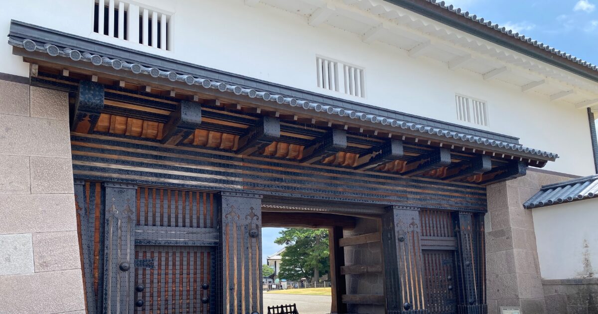 金沢城の黒門と石垣のディテール